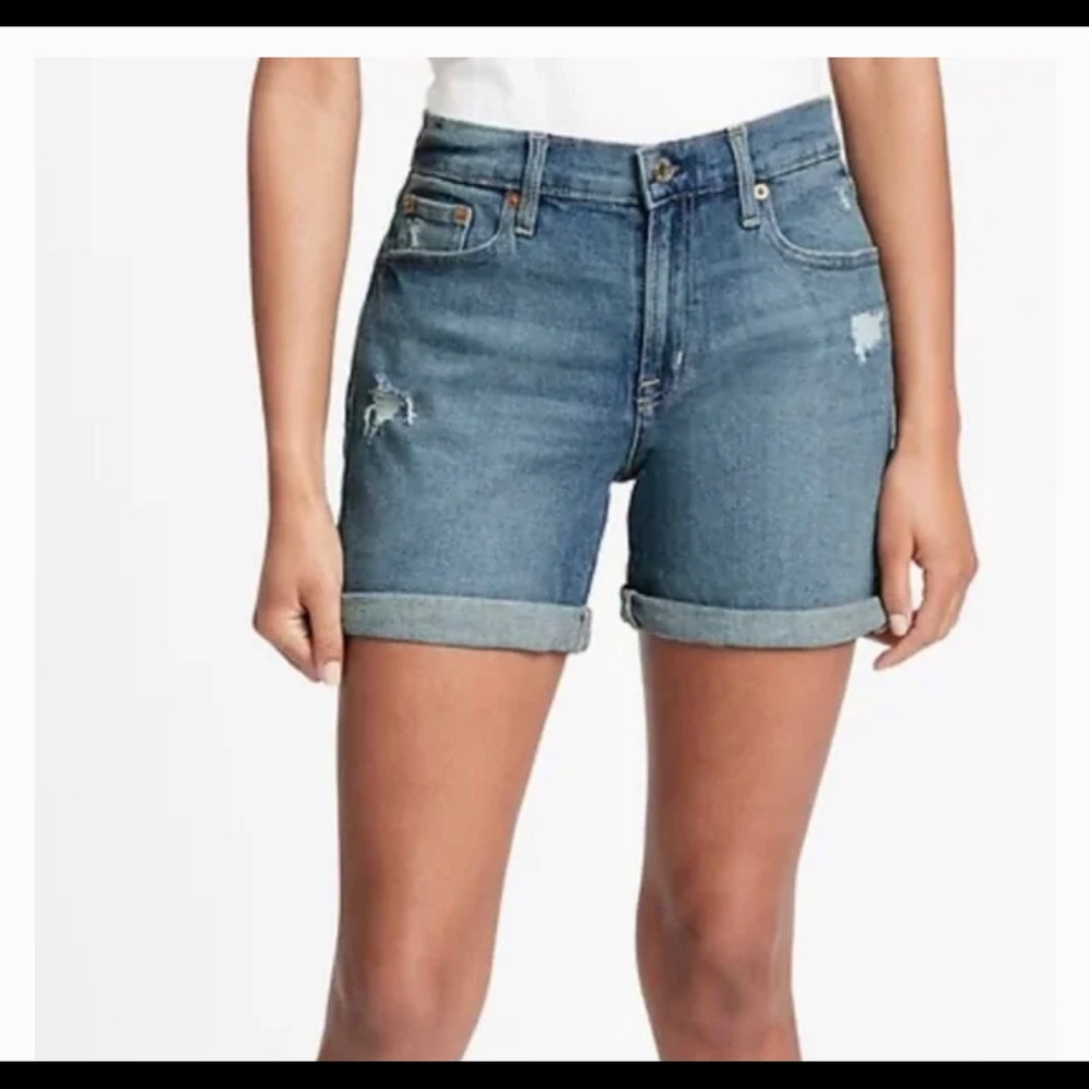 GAP 5” Midrise distressed shorts Sz 4/27”